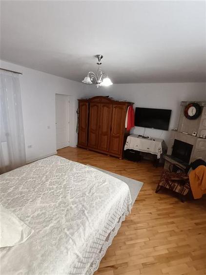 Casă individuală cu 4 camere cu Canalizare în Central