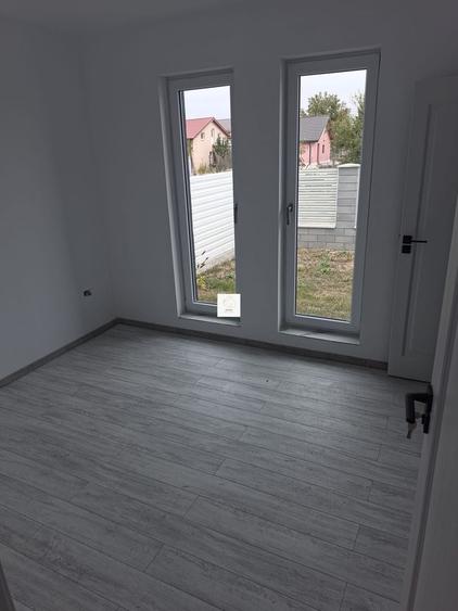 Casă individuală cu 4 camere cu Canalizare în Crevedia