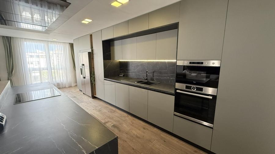 Apartament cu 5 camere decomandat, mobilat în Herăstrău