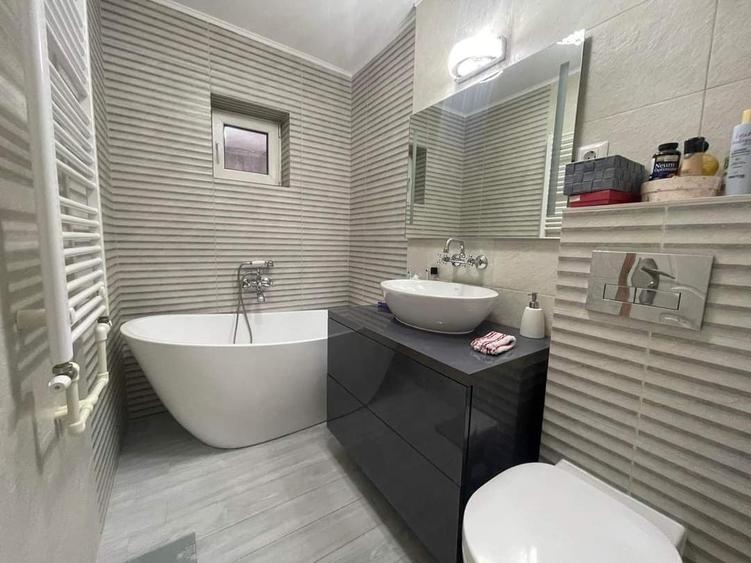 Apartament cu 3 camere decomandat în Casa de Cultură