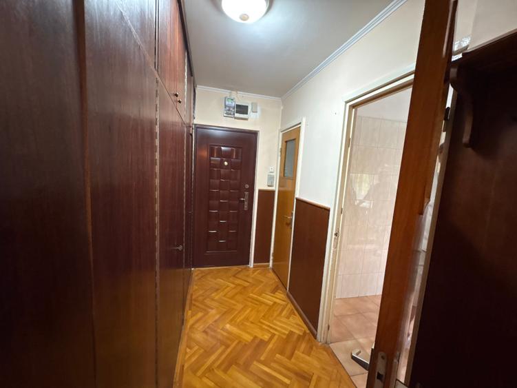 Apartament cu 3 camere semidecomandat în Drumul Taberei