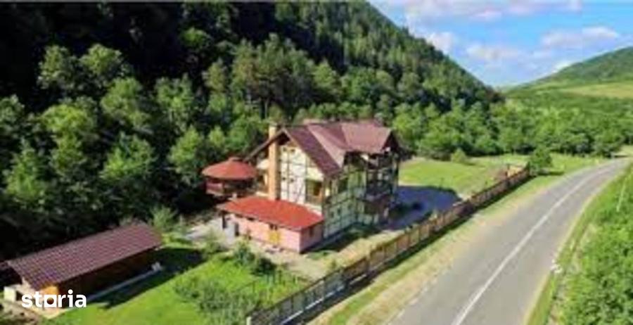 Casă cu 8 camere cu Teren 1000 Mp în Sadu