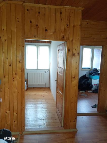 Casă cu 5 camere cu Teren 1000 Mp în Berislăvești