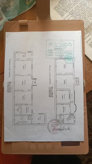 Casă cu 6 camere cu Canalizare în Central