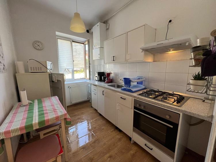 Apartament de inchiriat-2 camere,cu bai proprii,centrul orasului - 1