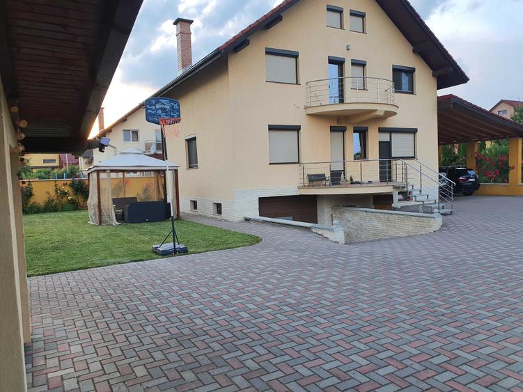 Casă cu 4 camere în Central