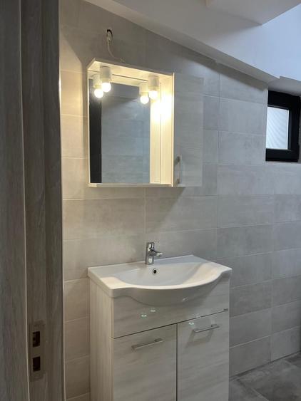 Apartament cu 3 camere decomandat în Palazu Mare