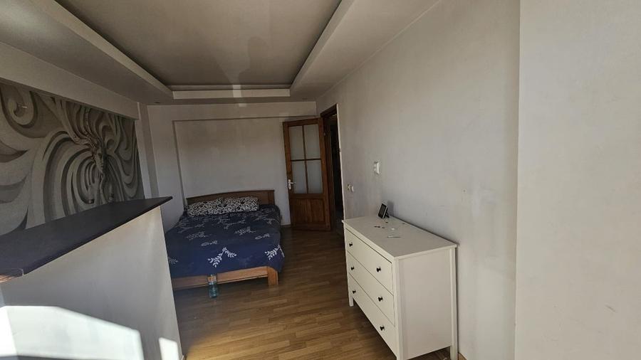 Apartament cu 3 camere decomandat, mobilat în Baza 3