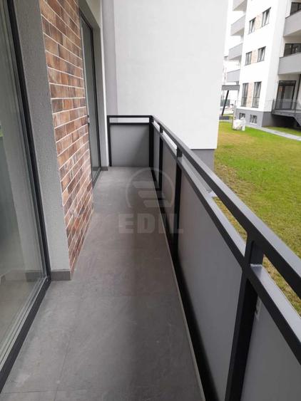 Apartament cu 2 camere semidecomandat, mobilat în Florești