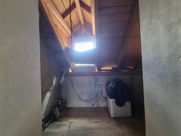 Casă individuală cu 4 camere cu Canalizare în Central
