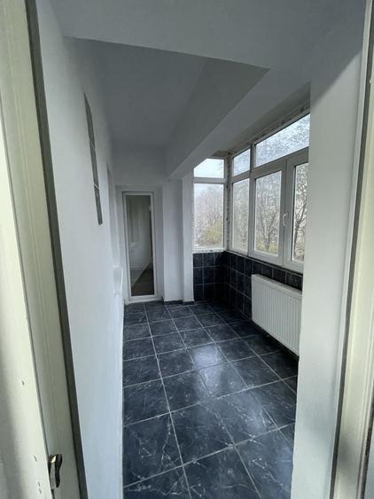 Apartament cu 3 camere decomandat, mobilat în Virtuții