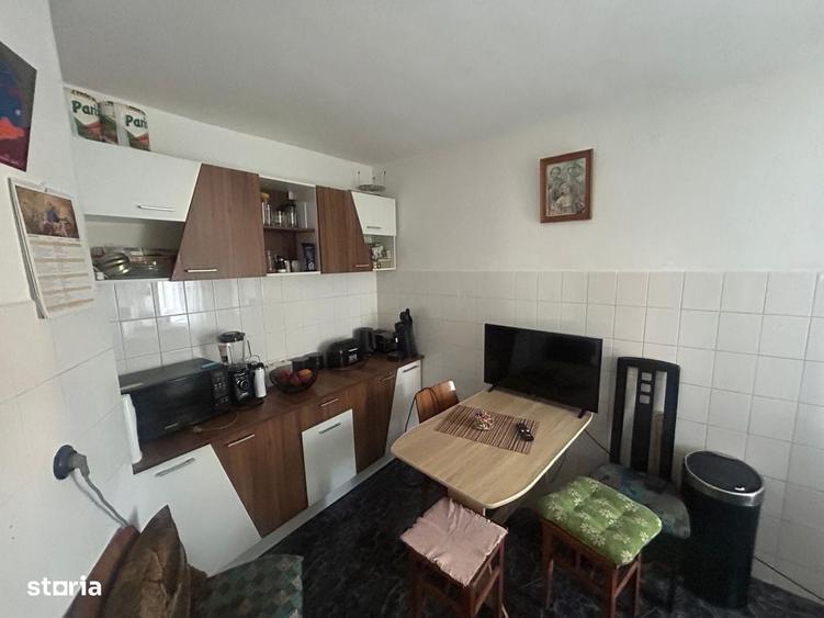 Apartement 3 camere zona spital etaj 1 - 10
