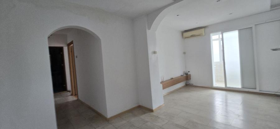 Apartament cu 3 camere decomandat în Micro 6