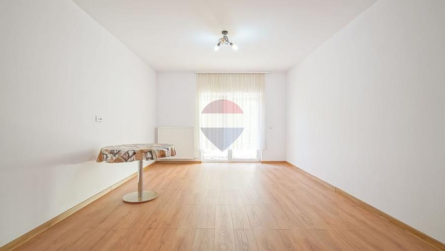 Apartament cu 2 camere decomandat în Tractorul