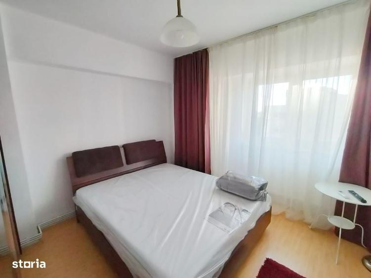 Apartament cu 3 camere decomandat în Calea București