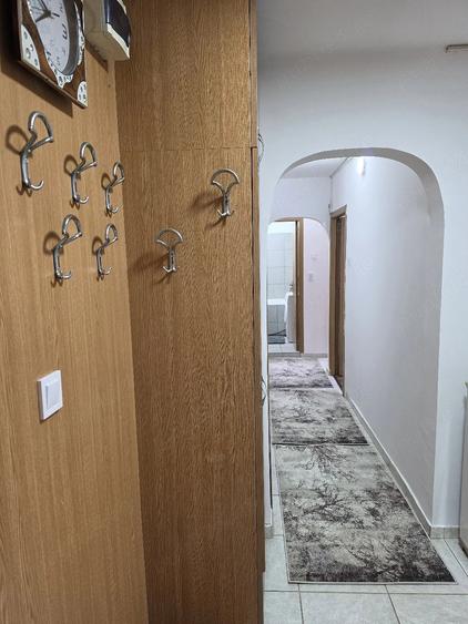 Apartament cu 3 camere decomandat în Apărătorii Patriei