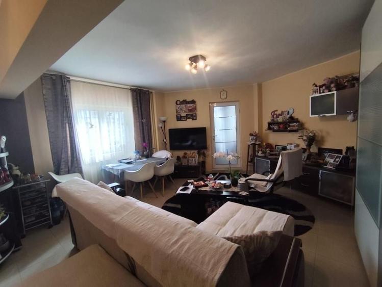Apartament cu 2 camere decomandat, mobilat în P-ța Mihai Viteazu