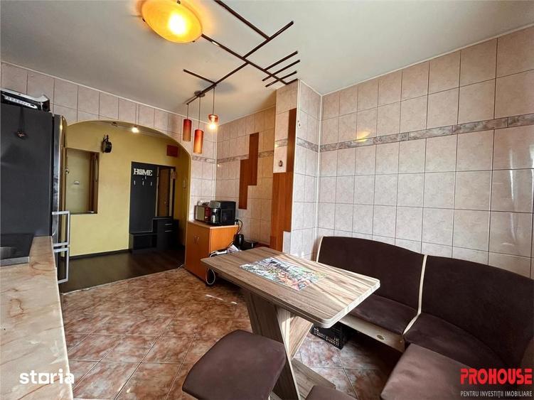 Apartament cu 3 camere decomandat în Ștefan cel Mare