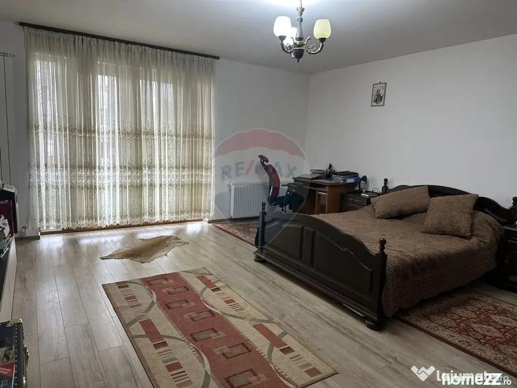 Casă cu 4 camere cu Teren 5000 Mp în Girov