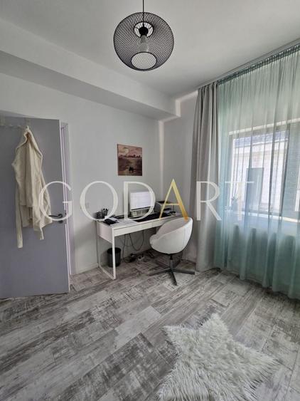 Casă individuală cu 3 camere cu Canalizare în Central