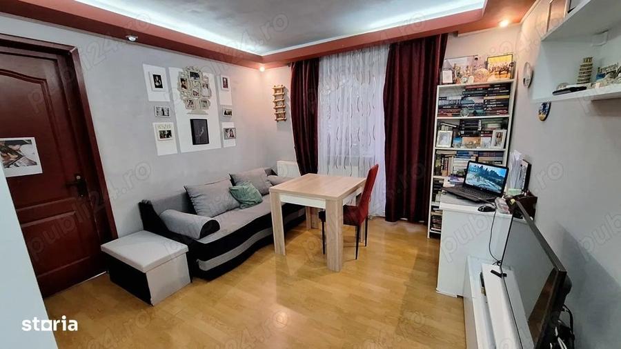 Apartament cu 3 camere semidecomandat în Botizului