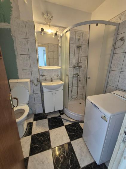 Apartament cu 3 camere semidecomandat în P-ța Muncii