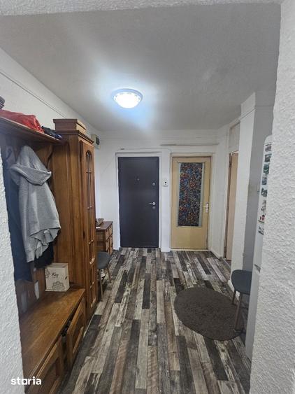 Apartament cu 3 camere decomandat în Tomești