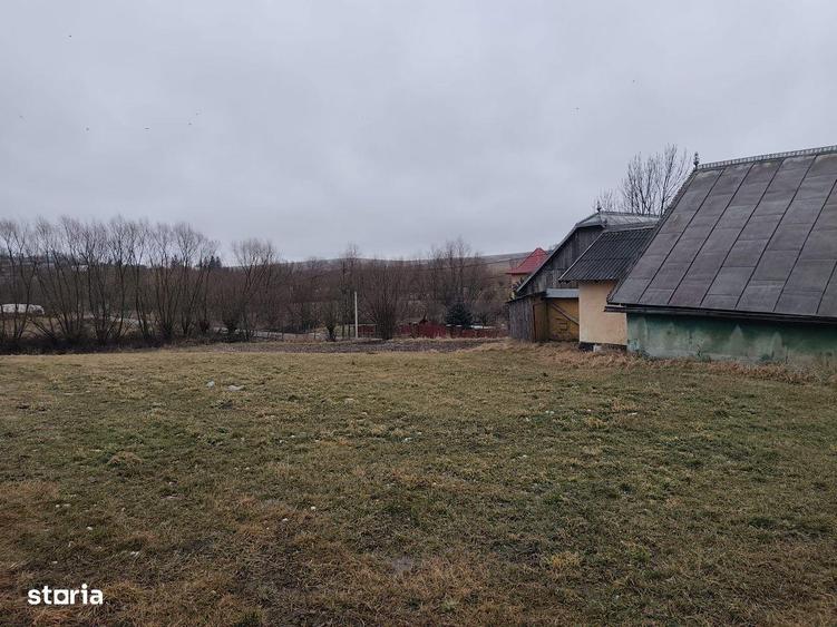 Teren de 2400 mp, în Moara
