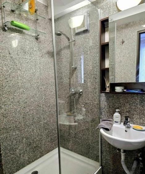 Apartament cu 2 camere semidecomandat, mobilat în Cișmigiu
