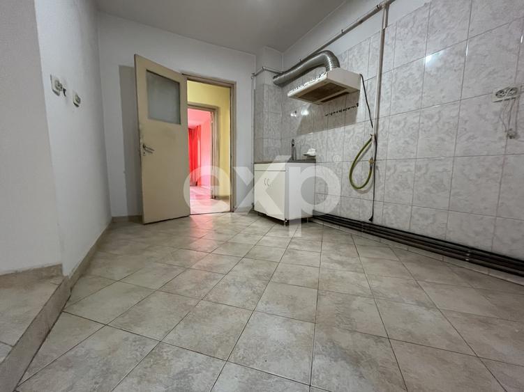 Apartament cu 3 camere decomandat, mobilat în Găești