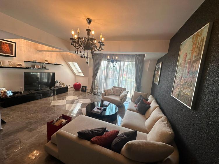 Apartament cu 5 camere decomandat în Kiseleff