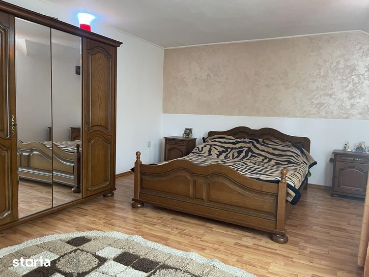 Casă cu 5 camere cu Teren 260 Mp în Gara Veche