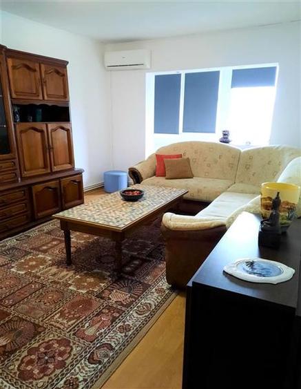 Apartament cu 3 camere decomandat, mobilat în Central