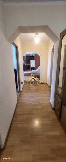 Apartament cu 4 camere decomandat în Central