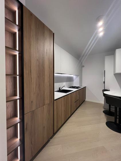 Apartament cu 3 camere semidecomandat, mobilat în Pipera