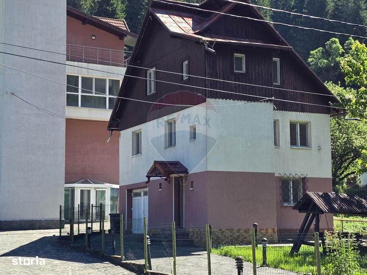 Casă cu 4 camere cu Teren 500 Mp în Moieciu