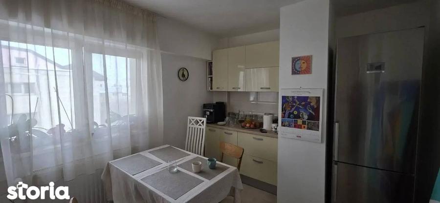 Apartament cu 3 camere decomandat, mobilat în Băneasa