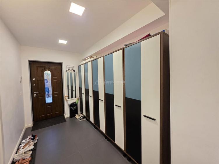 Casă cu 10 camere cu Teren 620 Mp în Mogoșoaia