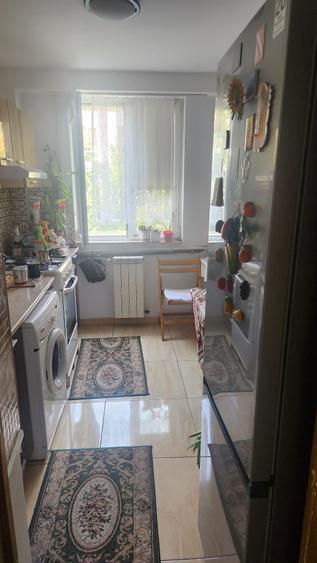 Apartament cu 3 camere decomandat în Drumul Taberei