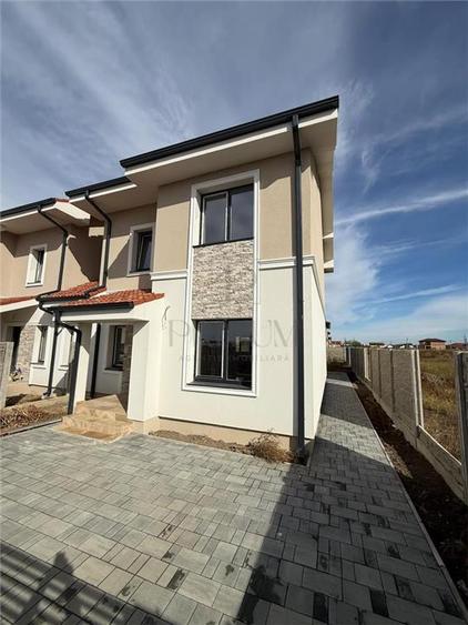 Duplex cu 4 camere cu Canalizare în Moșnița Nouă
