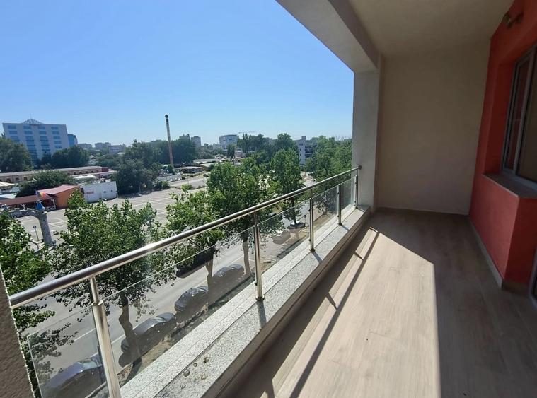 Apartament cu 2 camere decomandat, mobilat în Faleza Nord