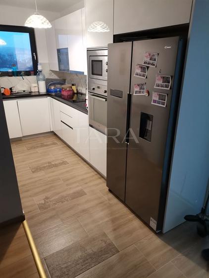 Apartament cu 3 camere semidecomandat în Iris
