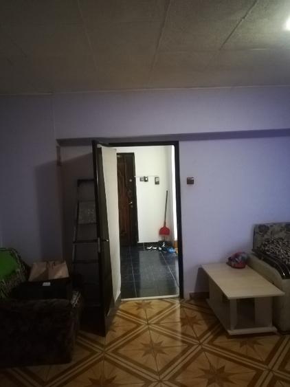 Apartament cu 2 camere semidecomandat în P-ța Muncii