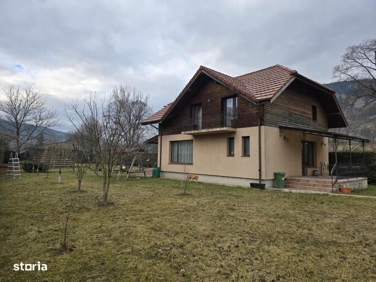 Casă cu 4 camere cu Teren 1765 Mp în Tașca