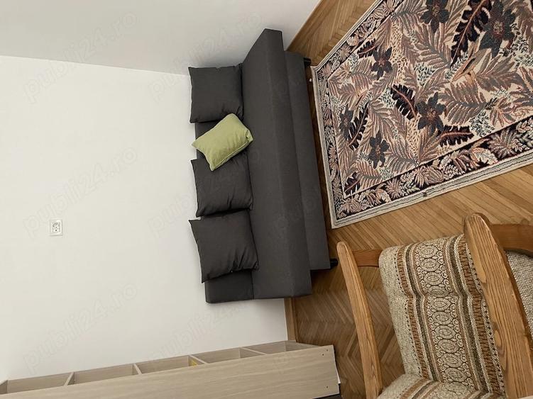 Apartament cu 3 camere semidecomandat în Central