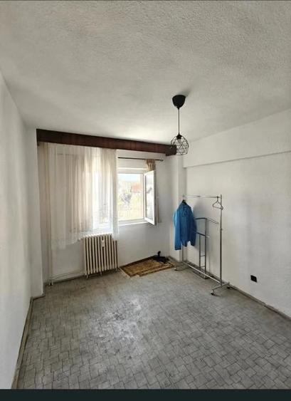 Apartament cu 3 camere decomandat în Trivale