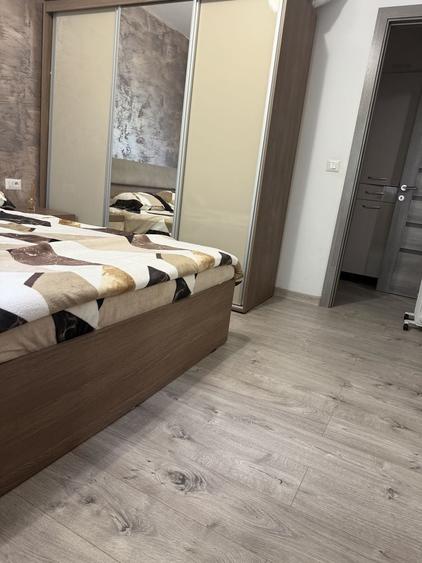 Apartament cu 2 camere semidecomandat în Rovine