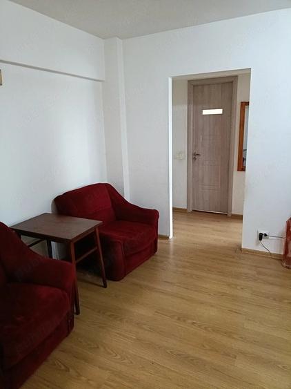 Apartament cu 2 camere semidecomandat în 1 Mai