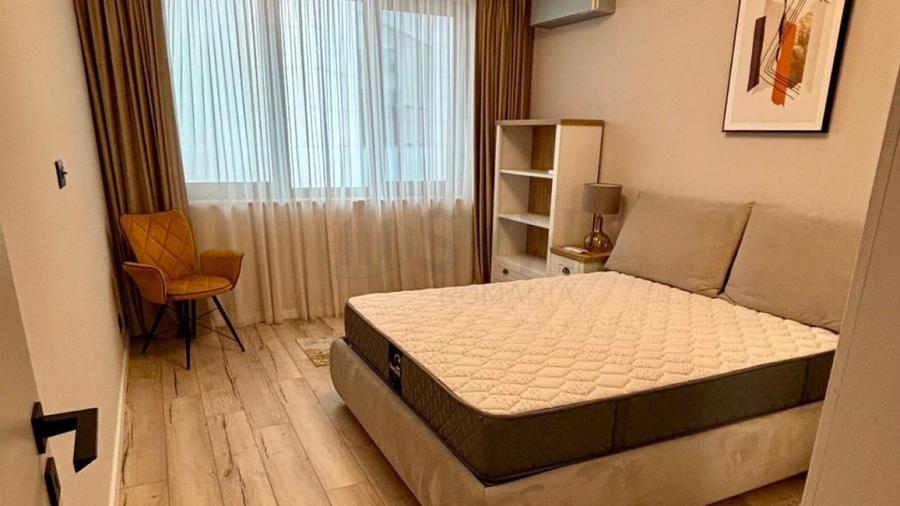 Apartament cu 3 camere decomandat, mobilat în P-ța Romană