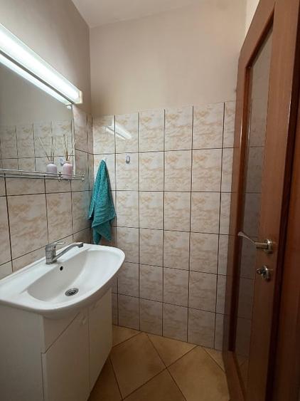 Apartament cu 3 camere decomandat, mobilat în Aradului
